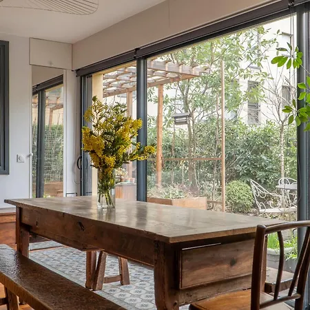 Veeve - Wooden Warmth Apartment *